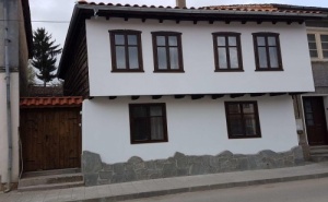 Нощувка за 12 Човека + Трапезария и Барбекю във Възрожденска Къща Стръмена в <em>Елена</em>