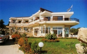Лятна Почивка в Гърция, Pashos Hotel 2*, 5 Нощувки + Закуски + Вечери в Двойна Стая