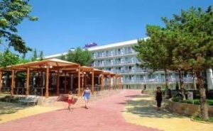 Ниски Цени All Inclusive Лято 2019 в <em>Албена</em>, до 08.07 с Чадър и Шезлонг на Плажа от Хотел Магнолия Стандарт