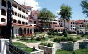 Лятна Почивка с Чадър и Шезлонг на Плажа, Ultra All Inclusive до 05.07 в Хелена Парк, Сл. Бряг