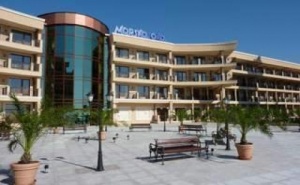 Първа Линия с Шезлонги и Чадъри на Плажа, All Inclusive до 11.07 в Морско Око Гардън, Зл. Пясъци