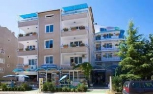 Лятна Почивка 2019 на Море в Равда, All Inclusive Light и Бийч Бар с Чадър на Плажа от Семеен Хотел Елвира