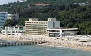 All Inclusive на Първа Линия с Чадър и Шезлонг до 03.07 от Хотел Марина, Слънчев Ден