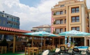Лято 2019 в Красивия Морски Курорт <em>Несебър</em>, Наем на Апартамент със Закуска до 07.07 от Елизабет Бийч Хотел