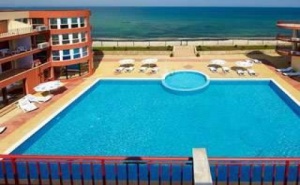 All Inclusive Лято 2019 на Първа Линия с Две Безплатни Нощувки през Юни и Септември от Комплекс Релакс, <em>Поморие</em>