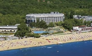 Лятна Почивка 2019 с Ранни Записвания, Ultra All Inclusive с Включен Плаж до 14.07 в Хотел Калиакра Палас, Зл. Пясъци