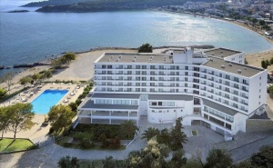 Ранни Записвания Гърция, 5 Дни за Двама със Закуска в Lucy Hotel