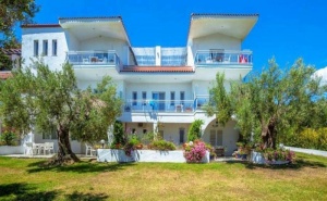 Изгодна Оферта със Закуска и Вечеря, във Faros Apartments - Касандра, за Една Нощувка,паркинг и Интернет / 24.05.2019 - 08.06.2019