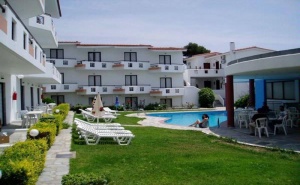 Ползвате Ол Инклузив, А Плащате Закуска и Вечеря в Хотел Dolphin Beach - Касандра, Халкидики, за Четири Нощувки на човек, Басейн и Интернет/ 24.05 - 31.05.2019