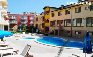 Лято в Златни пясъци! Нощувка на човек + басейн от Golden House Apartments