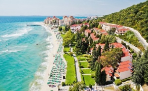Море 2109Г. във Вили <em>Елените</em>! Нощувка на човек на База All Inclusive + Басейн, Аква Парк и Шезлонг и Чадър на Плажа. Дете до 12Г. Безплатно