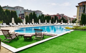 Нощувка на човек на База All Inclusive + Басейн в Самостоятелни Къщи Пауталия, <em>Слънчев бряг</em>