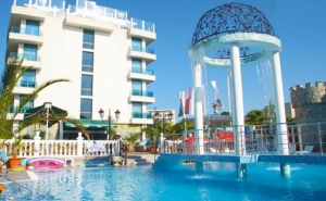 1, 3 ,5 или 7 Нощувки на човек на База All Inclusive + Басейн в Хотел <em>Китен</em> Бийч, на 200 М. от Плажа в <em>Китен</em>