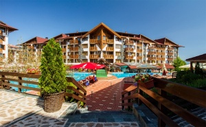Уикенд Почивка в Банско! Нощувка със Закуска и Вечеря или All Inclusive Light + Вътрешен Басейн и Спа Пакет в Белведере Холидей Клуб!