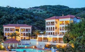 Hb = Ai -Плащате Засука и Вечеря, А Ползвате Ол Инклузив в Theoxenia Hotel на Урануполи - <em>Касандра</em>, 4 Броя Външни Басейни, Шезлонги и Чадъри на Плажа-Безплатни / 24.05.2019 - 31.05.2019