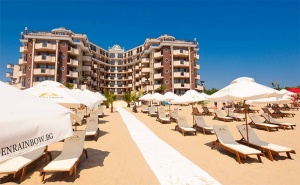 Първа Линия & All Inclusive + Басейн, Шезлонг и Чадър в Хотел Golden Ina, Слънчев Бряг!