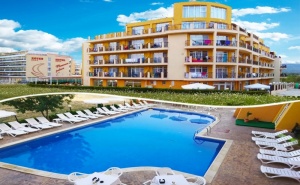 Нощувка на човек на База All Inclusive + Басейн + Шезлонг и Чадър на Плажа в Хотел Ориос***, <em>Приморско</em>