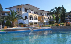 Нощувка на База All Inclusive на човек в Апартамент + 2 Басейна в Комплекс Chrousso Village**** Палиури, <em>Халкидики</em>