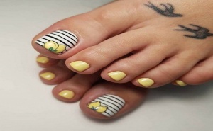 Педикюр с гел лак + Рефлексо терапия на стъпала от 58лв. на 29лв. в Nail & Relax Bar, София