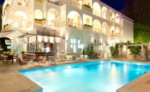 Цена с Отстъпки за Ранни Записвания в Kronos Hotel Platamoans - <em>Олимпийска Ривиера</em> за Три Нощувки, Закуска, Басейн и Безплатен Интернет/ 16.05. -31.05.2019 или 27.09. - 30.10.2019