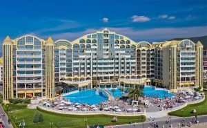Цяло Лято на Първа Линия в <em>Слънчев бряг</em>! All Inclusive + Басейн в Хотел Виктория Палас 5*!