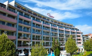 На Море в Слънчев Бряг. All Inclusive Light за Двама + Басейн в Хотел Фламинго!
