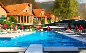 2 Нощувки на човек на База All Inclusive Light + Басейн само за 72лв. в Комплекс Грийн Вилидж, <em>Рибарица</em>! Дете до 12Г. - Безплатно!