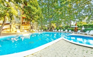 Нощувка на човек на база All inclusive + 2 басейна в хотел Сънрайз, Приморско