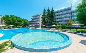 Цяло Лято в Приморско! All Inclusive + Басейни в Реновирания Хотел Белица!