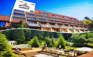 2 = 3 в Хотел Мура***, <em>Боровец</em>. Плащаш 2 и Получаваш 3 Нощувки със Закуски и Възможност за Вечери