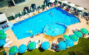 Юли в Слънчев Бряг! All Inclusive + Басейн в Хотел Бохеми! Дете до 12Г. - Безплатно!