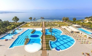 5 Нощувки на човек на База Ultra All Inclusive + 3 Басейна, Мини Аквапарк и Частен Плаж от Хотел Amara Sea Light 5* в <em>Кушадасъ</em>, Турция!