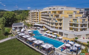 Лято 2022 на Първа Линия в Обзор, All Inclusive с Плаж до 07.07 в Хотел Марина Сандс