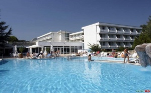 Най-Ниските Цени за All Inclusive в <em>Албена</em> След 20.08 с Шезлонг и Чадър на Плажа от Хотел Алтея