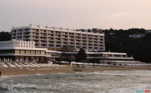 All Inclusive с Шезлонги и Чадър на Плажа, Цена на човек до 12.07 в Хотел Палас, Слънчев Ден
