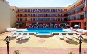 All Inclusive Цена на човек на Първа Линия с Две Безплатни Нощувки през Юни от Комплекс Релакс, <em>Поморие</em>