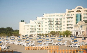 Лукс Лято с Чадъри и Шезлонги на Плажа, All Inclusive за Двама до 05.07 в Топ Комплекс Сънсет Ризорт, Поморие