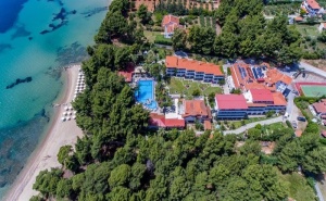 5 Дни със Закуска за Двама през Септември в Porfi Beach Hotel