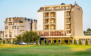 Нощувка на човек със Закуска в Хотел Плаза, <em>Пловдив</em>