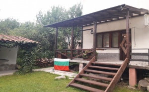 Нощувка за до 12 Човека + Басейн и Барбекю в Къща Под Ябълката Край <em>Троян</em> - с. Шипково