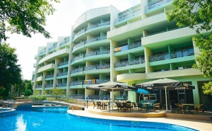 Нощувка на човек на база All Inclusive light + басейн в Хотел Перуника***, Златни пясъци на 150м от плажа