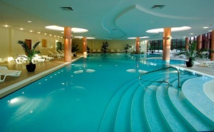 Златна Възраст - 55 Год. на Ултра Ол Инклузив в Хотел Doubletree By Hilton - <em>Златни Пясъци</em> за Една Нощувка, 2 Външни Басейна и Вътрешен Басейн / 01.09.2019 - 30.09.2019