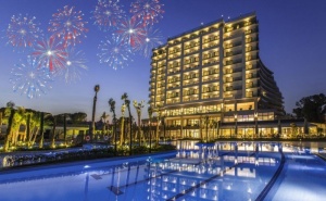 Нова Година в <em>Кушадасъ</em>, Турция! 4 Нощувки на човек на База All Inclusive + Празнична Вечеря от Хотел Amara Sea Light 5*