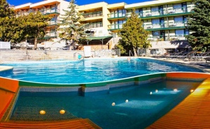 Оферта 50+! 5 Нощувки за Двама на База All Inclusive Light + 12 Процедури за Възрастен и 4 Процедури за Дете + 2 Басейна с Минерална Вода в Хотел Виталис, К.к. Пчелински Бани до <em>Костенец</em> ...