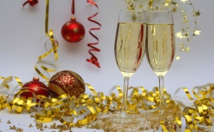 Нова Година в Рибарица! 3 нощувки на човек със закуски + Новогодишна вечеря от стаи за гости в къща Стар Мерак