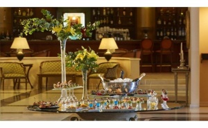 Луксозна Нова Година в Солун - Grand Hotel Palace 5*! Две или Три Нощувки на човек с Гала Вечеря, Закуски, Закрит Отопляем Басейн, Сауна, Фитнес, Паркинг и Транспорт до Центъра на ...