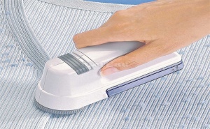 Край на Влакнестите Топчета по Дрехите с Lint Remover