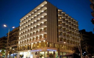 Посрещнете Нова Година в Центъра на Кавала - Oceanis Hotel 3 * за Две Нощувки, Закуски, Вечеря и Гала Вечеря с Неограничена Консумация на Напитки и Празнична Програма