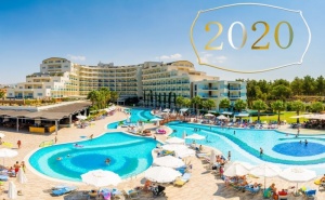 Нова Година в <em>Кушадасъ</em>, Турция! 4 Нощувки на човек на База All Inclusive + Новогодишна Гала Вечеря + Спа в Хотел Sea Light Resort*****