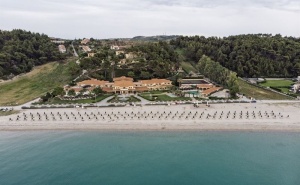 5 дни за двама със закуска и вечеря през юни в Possidi Holidays Resort Hotel